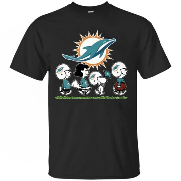 Jasper
D Other - Miami Dolphins Snoopy Football Team Graphic T-Shirt Peanuts NFL Fan Merch Tee